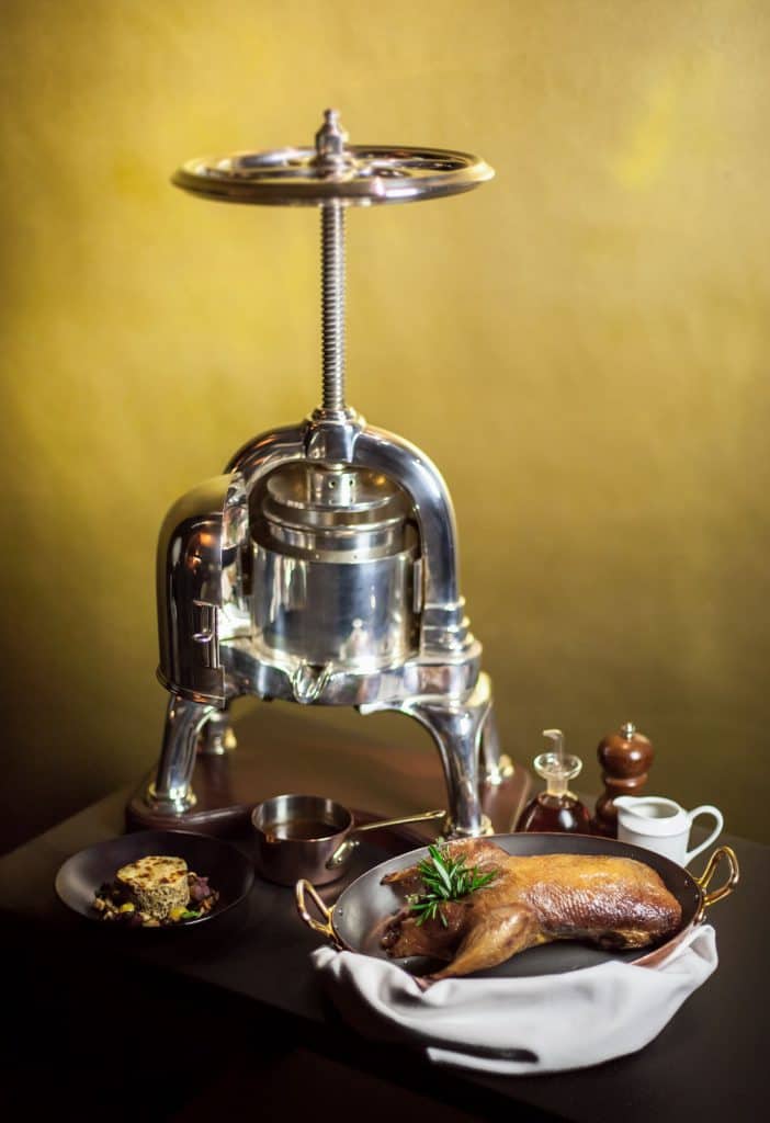Caneton “à la presse” (pressed duck) in two services