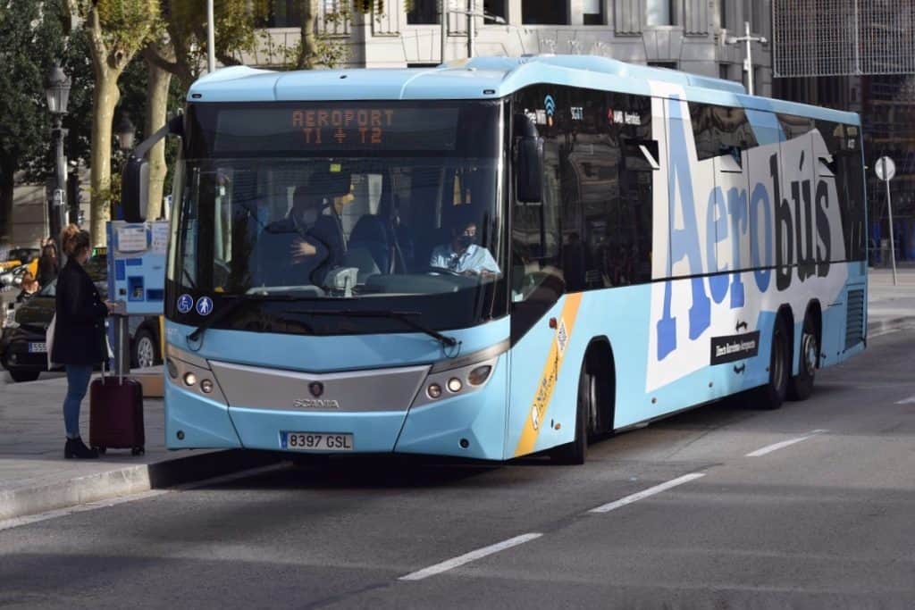 how-to-get-from-barcelona-el-prat-airport-to-the-city-center-train