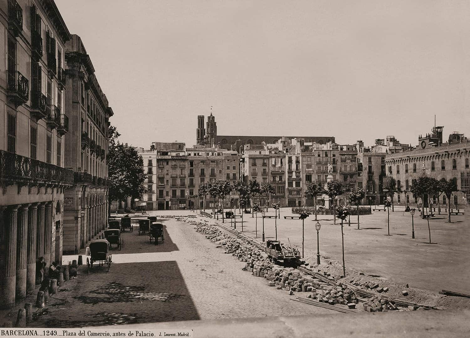 Barcelona. Plaça del Comerç, abans de Palau, 4 de juny del 1872 (Jules Ainaud)  Barcelona. Plaça del Comerç, abans de Palau, 4 de juny del 1872 (Jules Ainaud)