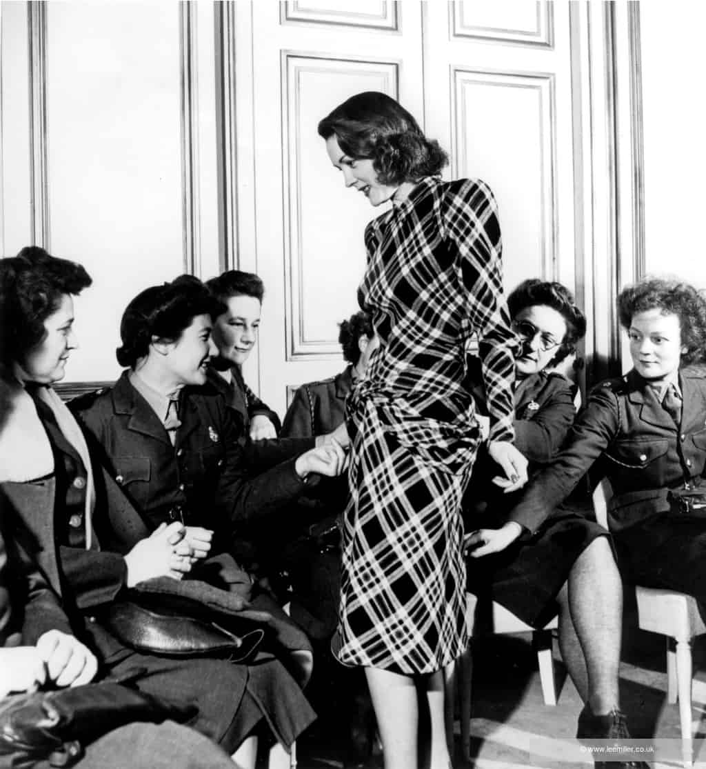 Service women at a fashion salon