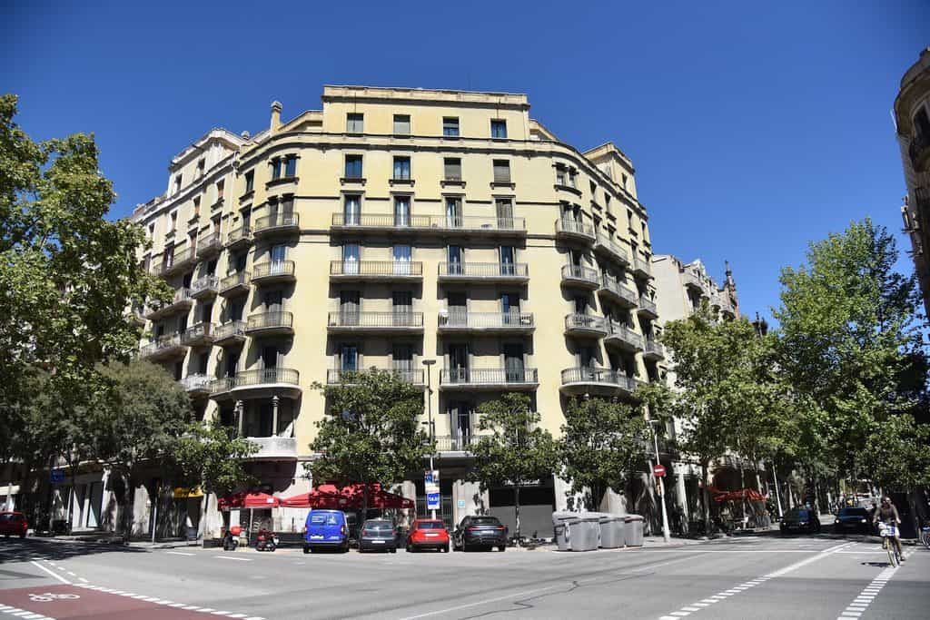 Carrer Mallorca and Roger de Lluria, Eixample