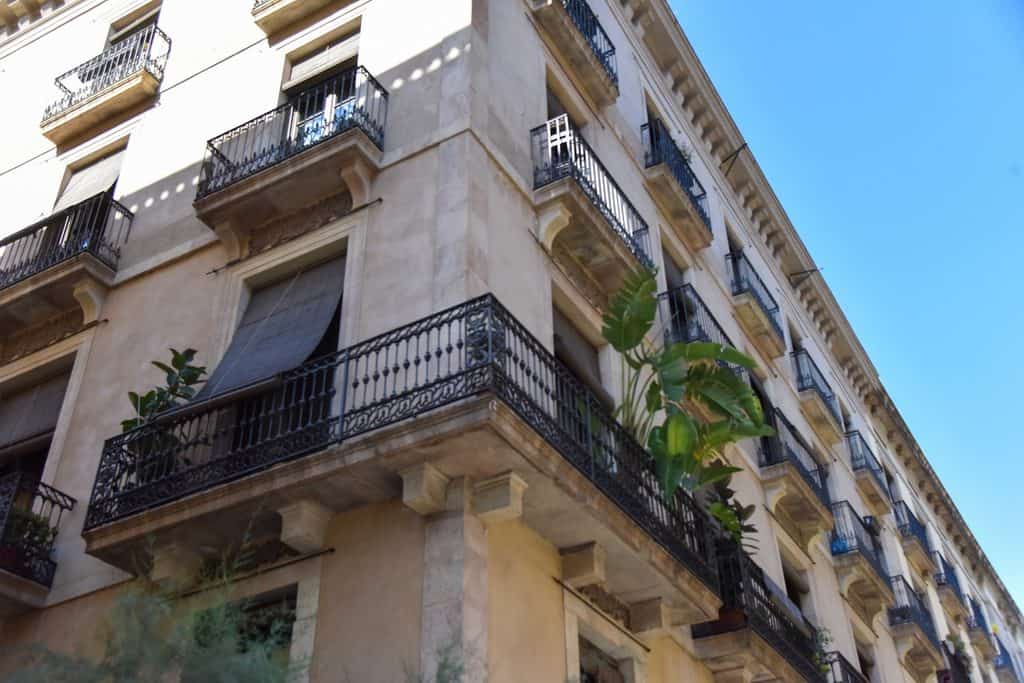 Corner of Carrer de Cristina and Carrer Llauder